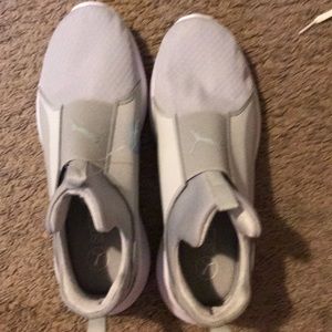 Puma soft foam tennis shoes